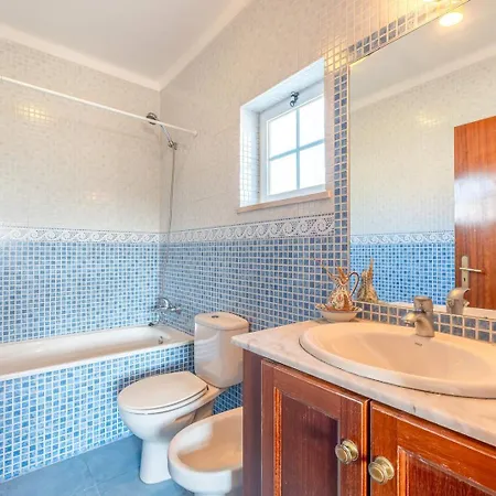 Guest house Guestready - Fantastic Family In Sesimbra